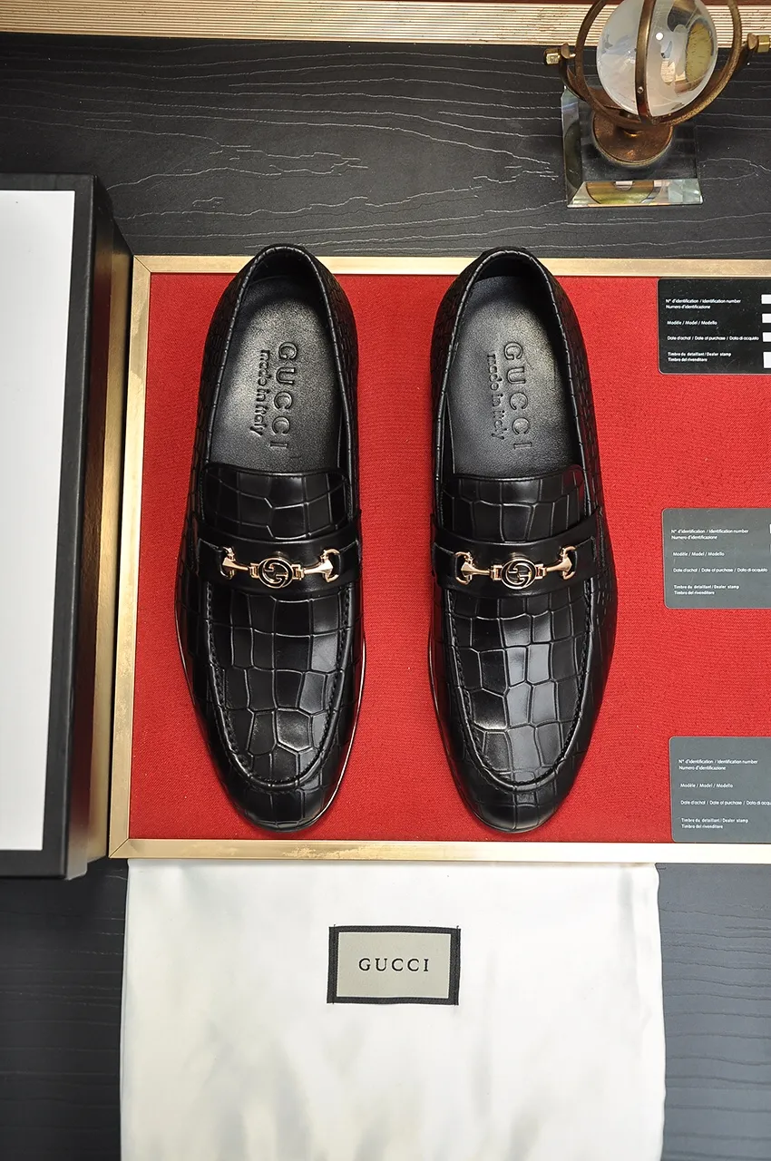Men's shoes💰500💶Italy's top luxury men's shoe giant (GUCCI) (Gucci) (full cowhide lining) new arrival🍃Original European style🔰 Pleasant to the eye😍In order to make the shoes more durable and non-deformable🌀The production continues to follow traditional methods but there is still no lack of innovation💪Choose original sheepskin for the leather♻️ Smooth and natural And extra bright ⭐Made of imported cowhide, the first choice of rich people 38-45 (45 customized)